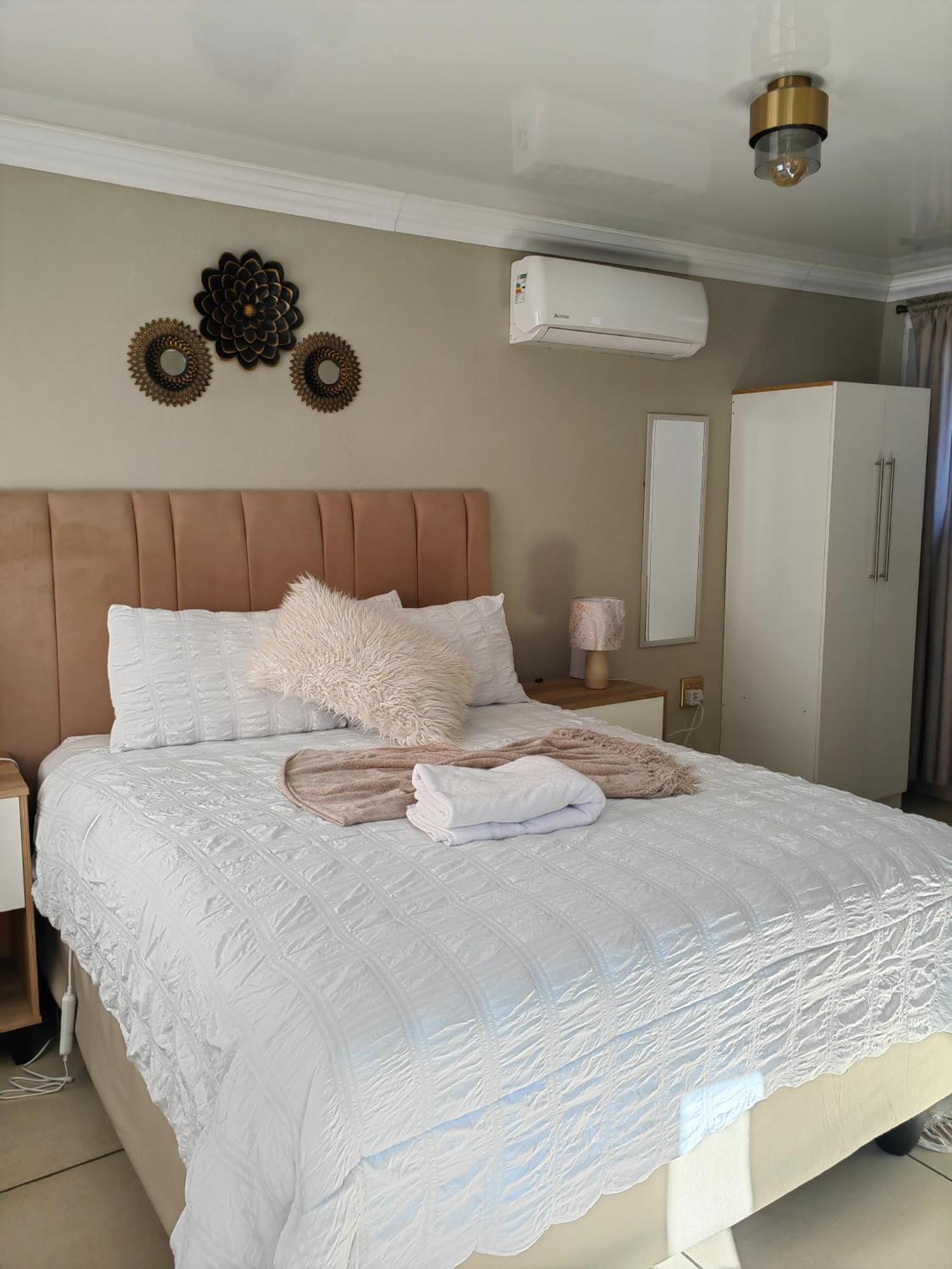 Back Of The Moon Guesthouse Kuruman Esterno foto